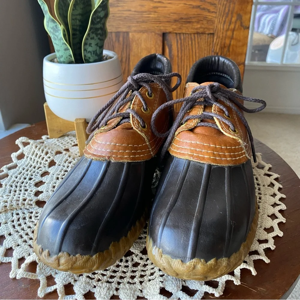 L.L. Bean Maine Hunting Shoe Ankle Boots Stylish Brown and Tan EUC